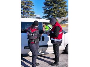 POLİS DENETİMLERİNDE 40 ARANAN ŞAHIS YAKALANDI