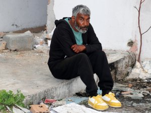 SOKAKTA YAŞAM MÜCADELESİ VERİYOR