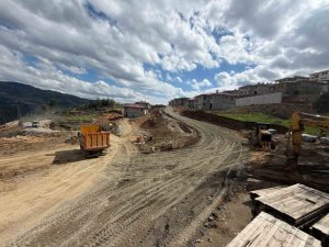 ONİKİŞUBAT BELEDİYESİ’NDEN 11 KIRSAL MAHALLEDE ULAŞIM YATIRIMI SEFERBERLİĞİ