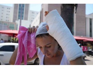 EŞİNİ SOKAK ORTASINDA SOPAYLA DARBETTİĞİ İDDİA EDİLEN SANIĞA 19 YIL HAPİS