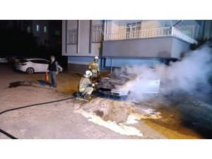 DÖRTYOL’DA OTOMOBİLİN MOTORU ALEVLERE TESLİM OLDU