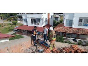 ÇATI TADİLATINDA ÜZERİNE SU DEPOSU DEVRİLEN İŞÇİ YARALANDI