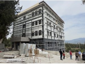 ARSUZ’DA SOSYAL HİZMET MERKEZİ BİNASINDA ÇALIŞMALAR SÜRÜYOR