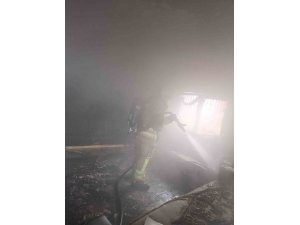 REYHANLI’DA YANAN EV KULLANILMAZ HALE GELDİ