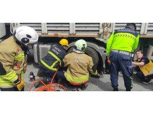 TIR ŞOFÖRÜ, KENDİ TIRINI TAMİR ETTİĞİ ESNADA ARACIN HAREKET ETMESİYLE EZİLEREK CAN VERDİ