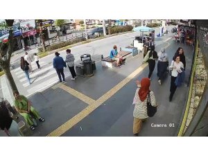 YAYALARA ÇARPAN MOTOSİKLET SÜRÜCÜSÜ YARALILAR YERDE YATARKEN OLAY YERİNDEN KAÇTI