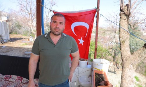 KAHRAMANMARAŞ’TA SİLAH SESLERİNİ DUYUNCA OKULA KOŞAN BABA YAŞADIKLARINI ANLATTI