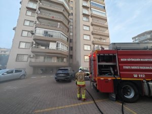 İSKENDERUN’DA BİNANIN BODRUM KATINDA YANGIN ÇIKTI