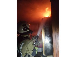 ARSUZ’DA EV ALEVLERE TESLİM OLDU