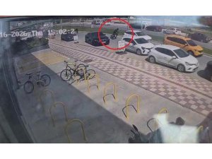 ÖNÜNDE YAVAŞLAYAN ARAÇLARA ÇARPMAMAK İÇİN KAZA YAPTI