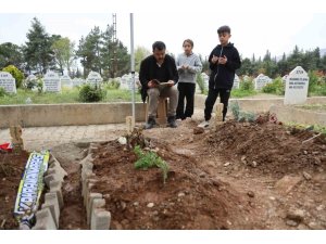 SALDIRIDA ÖLEN 4 ÖĞRENCİNİN MEZARINDA HÜZÜN VE GÖZYAŞI HAKİM