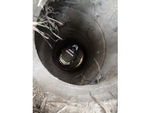 ANTAKYA’DA KUYUYA DÜŞEN KÖPEĞİ İTFAİYE KURTARDI