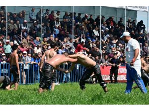 KEPEZ’İN ER MEYDANINDA DESTE BOYLARINDA BÜYÜK MÜCADELE YAŞANDI