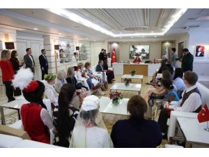 BAŞKAN VEKİLİ BÜŞRA ÖZDEMİR DÜNYA ÇOCUKLARINI AĞIRLADI