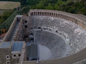 FİZİKSEL ENGELLİ BİREYLER ASPENDOS ANTİK TİYATROSU’NU VR GÖZLÜKLERİ İLE SANAL ORTAMDA GEZDİ