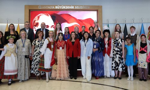 ÖZDEMİR, DÜNYA ÇOCUKLARINI AĞIRLADI