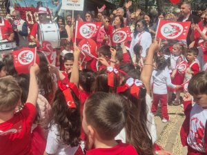 23 NİSAN COŞKUSU MİNİK YÜREKLERDE YAŞATILDI