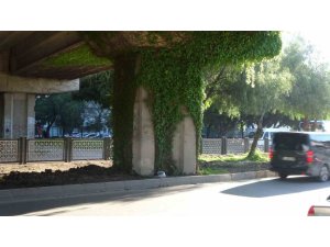 FECİ KAZADA HAYATINI KAYBEDEN KIZ, GELİNLİK VE DUVAKLA UĞURLANDI