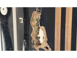 KAPIYI PARÇALAYARAK TAKILMAMIŞ LAVABO BATARYALARINI ÇALDILAR