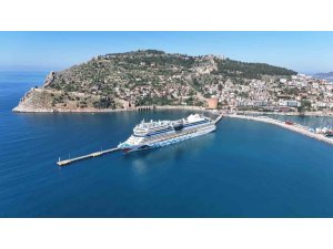ALANYA’YA LÜKS KRUVAZİYER İLE 2 BİN TURİST GELDİ