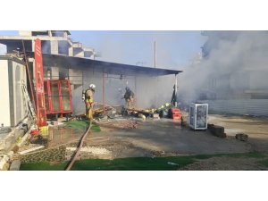 DEFNE’DE İŞ YERİ ALEVLERE TESLİM OLDU