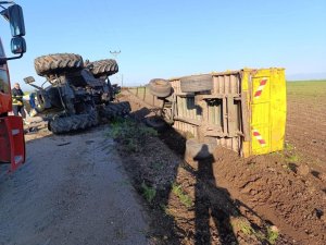 REYHANLI’DA DEVRİLEN TRAKTÖRÜN SÜRÜCÜSÜ YARALANDI