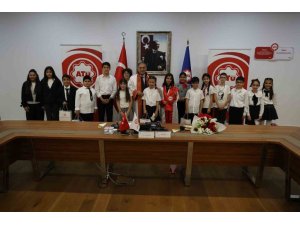 ÜNİVERSİTE SENATOSU 1 GÜNLÜĞÜNE ÇOCUKLARIN OLDU