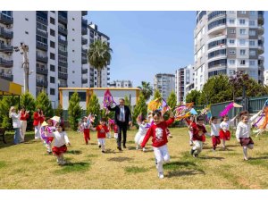 MEZİTLİ’DE ÇOCUKLAR BAŞKAN TUNCER’LE UÇURTMA UÇURDU