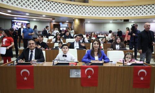 BÜYÜKŞEHİR MECLİSİ'NDE KOLTUKLAR ÇOCUKLARA EMANET
