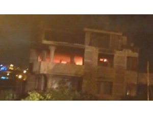 SAMANDAĞ’DA METRUK BİNA YANGINI