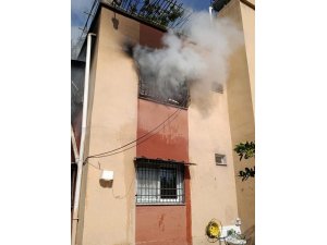 DÖRTYOL’DA APARTMAN DAİRESİ ALEVLERE TESLİM OLDU