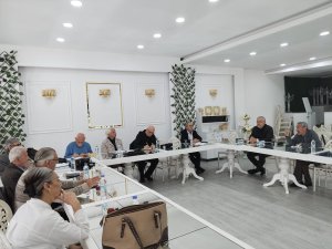 EDEBİYAT DOSTLARI TOPLUMCU  GERÇEKÇİLİĞİ TARTIŞTI