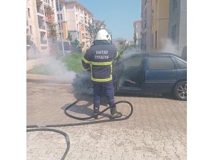 HASSA’DA OTOMOBİL ALEVLERE TESLİM OLDU