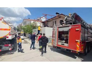 BURDUR’DA EVİN BİTİŞİĞİNDEKİ DEPODA YANGIN KORKUTTU