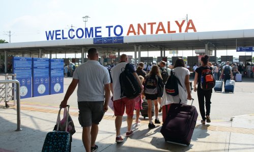 ANTALYA’DA ERKEN REZERVASYONLARDA İPTALLERE RAĞMEN AKIŞ DEVAM EDİYOR TALEP UMUDU SÜRÜYOR