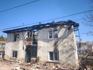 BURDUR’DA EVDE YANGIN PANİĞİ