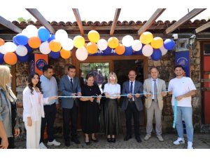 AKDENİZ ÜNİVERSİTESİ LOGOLU ÜRÜNLER MAĞAZASI AÇILDI