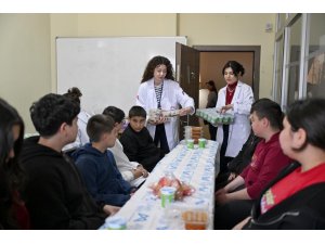 SİLİFKE’DE AŞHANEDEN HER GÜN YÜZLERCE KİŞİYE SICAK YEMEK DESTEĞİ