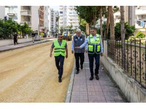 MEZİTLİ’DE YOL ÇALIŞMALARI ALTYAPIYLA BİRLİKTE YENİLENİYOR