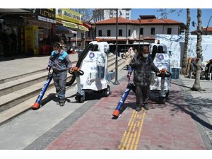 AKÜLÜ SÜPÜRGELER ISPARTA SOKAKLARINDA