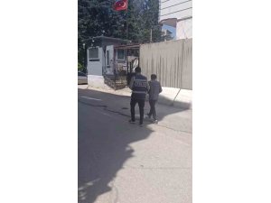 UYUŞTURUCUDAN 25 YIL KESİNLEŞMİŞ HAPİS CEZASI BULUNAN ŞAHIS YAKALANDI