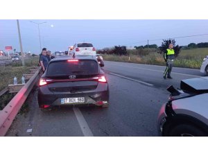 MANAVGAT’TA 3 ARAÇLI ZİNCİRLEME KAZA: 2 YARALI