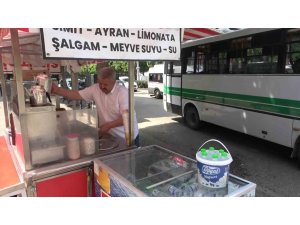 1 MAYIS’TA ÇALIŞAN SEYYAR SATICI: "İŞÇİ BAYRAMINDA EN ÇOK İŞÇİLER ÇALIŞIYOR"
