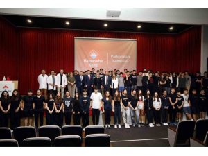 REKTÖR ÖZKAN’DAN LİSE ÖĞRENCİLERİYLE UFUK AÇICI SOHBET