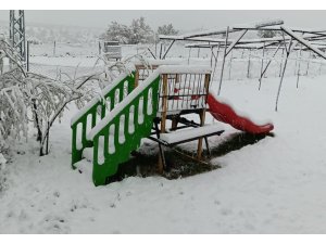 MERSİN’DE MAYISTA KAR YAĞIŞI ETKİLİ OLDU, YAYLALAR BEYAZA BÜRÜNDÜ