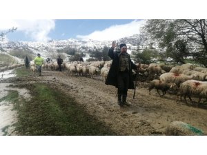 ISPARTA’DA YAYLADA MAHSUR KALAN ÇOBANLAR 30 SAAT SONRA KURTARILDI