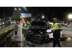 ARACIN HURDAYA DÖNDÜĞÜ KAZAYI BURNU BİLE KANAMADAN ATLATTI