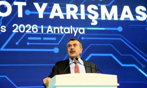 BAKAN TEKİN, ANTALYA'DA ROBOT YARIŞMASINA KATILDI