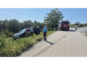 ARSUZ’DA ŞARAMPOLE DEVRİLEN OTOMOBİLİN SÜRÜCÜSÜ YARALANDI