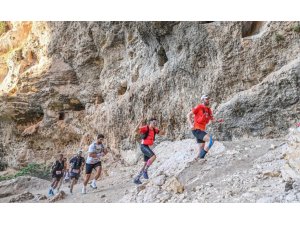 MERSİN’DE ULTRA MARATON HEYECANI: SPORCULAR ANTİK KENTLER ARASINDA YARIŞTI
